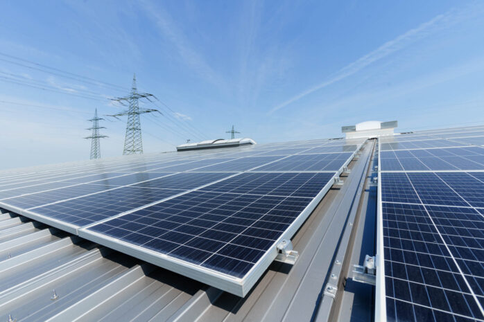 nimble_asset_Abbildung-1_Photovoltaik-Module-bei-Gewerbekunden_ADREX_05554